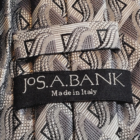 Jos. A. Bank Necktie Silver Geometric Pattern Silk Neck Tie Jacquard Fabric - Picture 3 of 5
